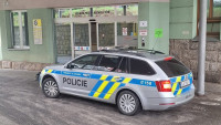 policie nemocnice GKTr8bEX0AAcrAf